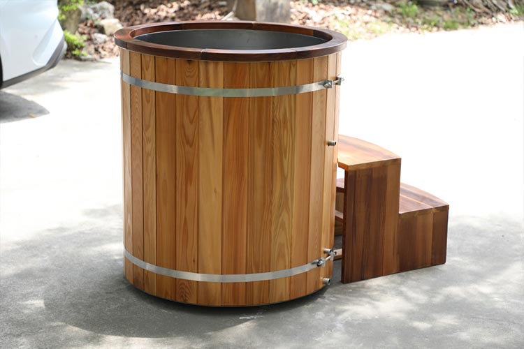 Outdoor Red Cedar Cold Plunge Tub with 304 Stainless Steel Liner