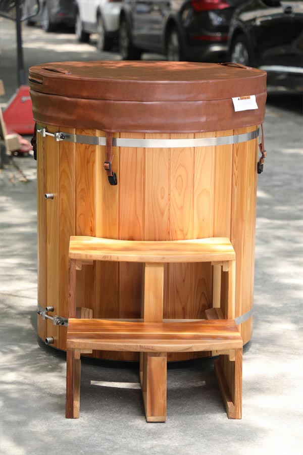 Outdoor Red Cedar Cold Plunge Tub with 304 Stainless Steel Liner