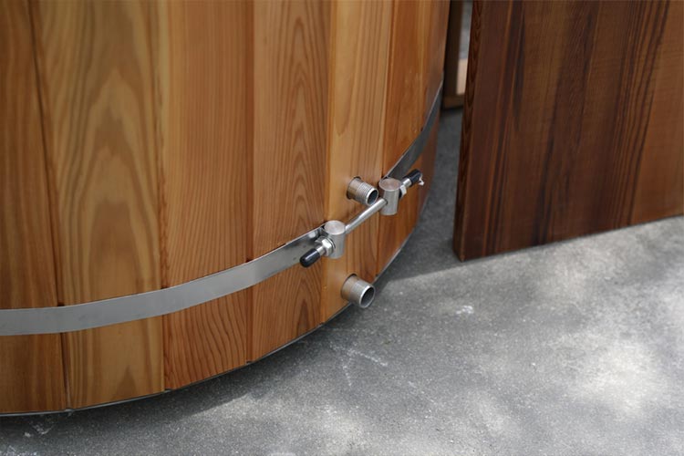 Outdoor Red Cedar Cold Plunge Tub with 304 Stainless Steel Liner